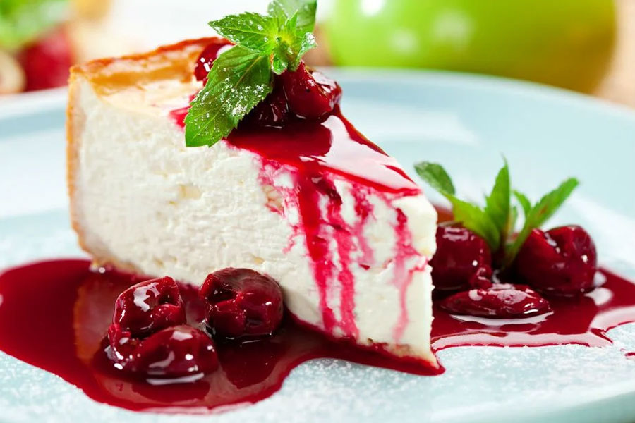 چیز کیک با سس گیلاس